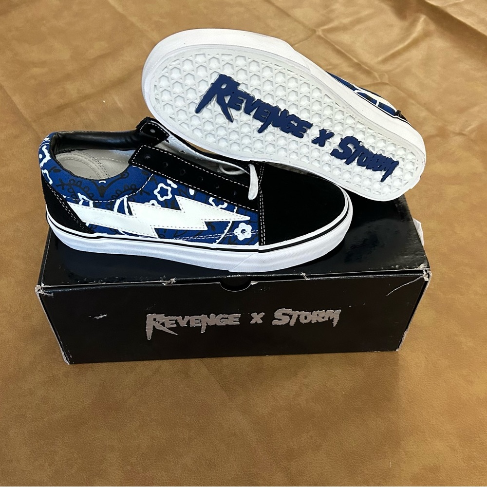 Revenge X Storm Blue Paisleys Laced - Size 5M/6.5W!